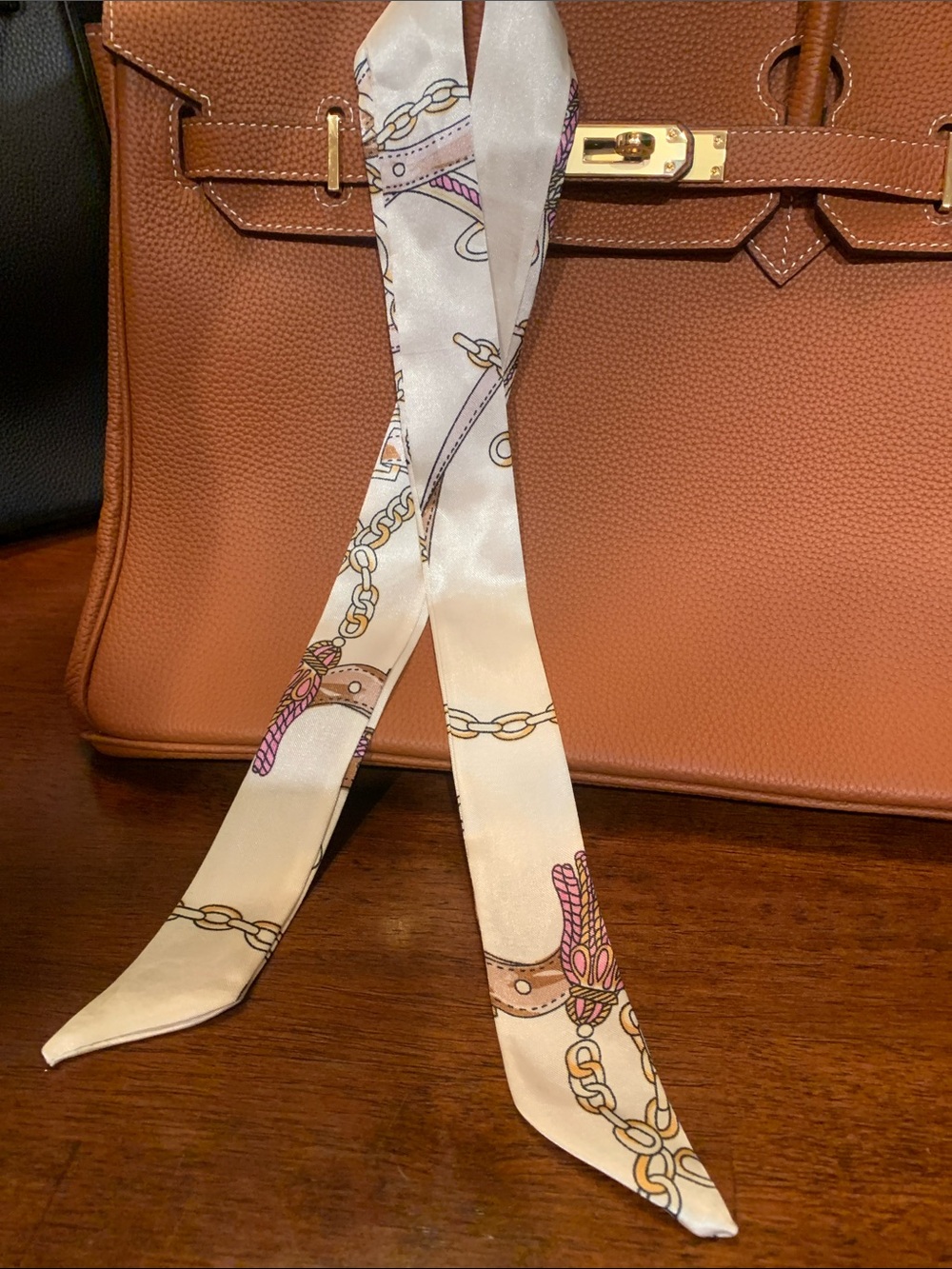 Absolutely stunning trendy Twilly,  Hermes scarf for the purse, neck ,hairband❤️